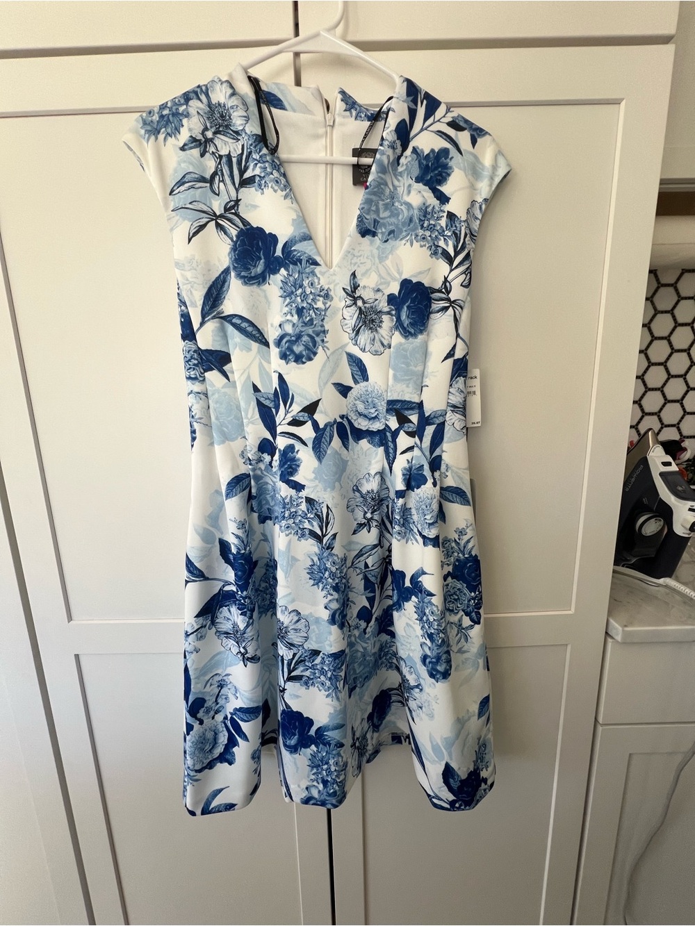 Vince Camuto White and Blue Floral V-Neck Fit & Flare Dress NWT